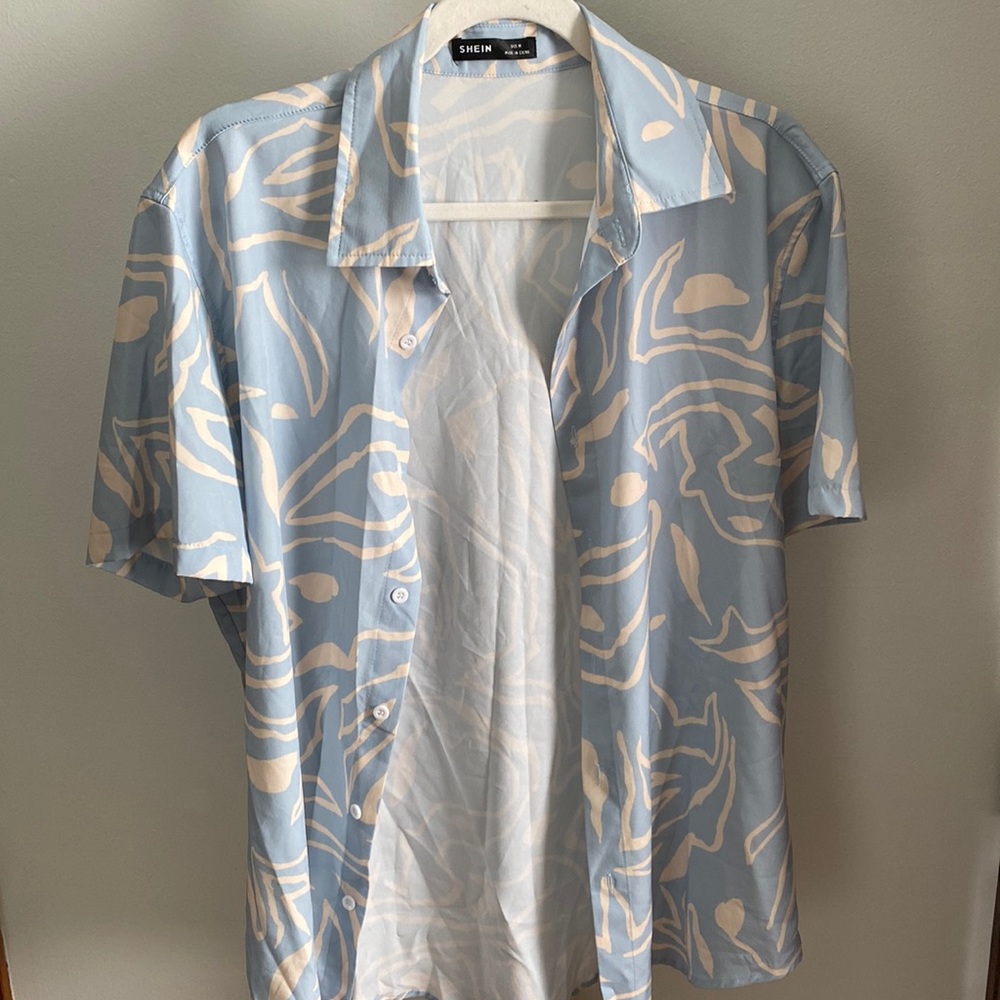 Abstract Short Sleeve Button Down M
